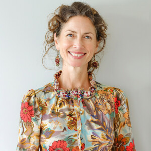 A woman

Smiling 

Clothes: Floral Dress

Looks Clean & Modest &...