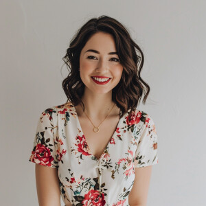 A cute woman

Smiling 

Clothes: Floral Dress

Looks Clean & Mod...