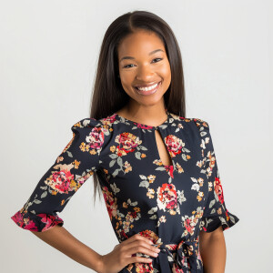 A cute woman

Smiling 

Clothes: Floral Dress

Looks Clean & Mod...