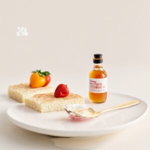 [(white background:1.4)::5],(chibi:1.3),bottle bottom,cute figur...