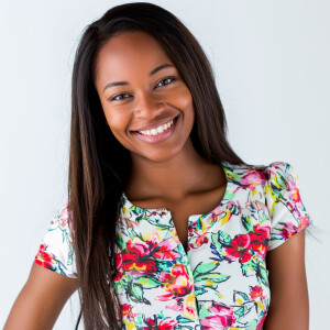 A cute woman

Smiling 

Clothes: Floral Dress

Looks Clean & Mod...
