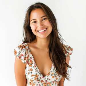 A cute woman

Californian

Smiling 

Clothes: Floral Dress

Look...