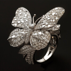 Exquisite butterfly ring adorned with shimmering diamonds