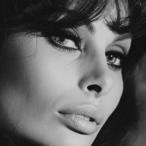 Close up of Sophia Loren
