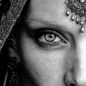 Close up of Uma Thurman